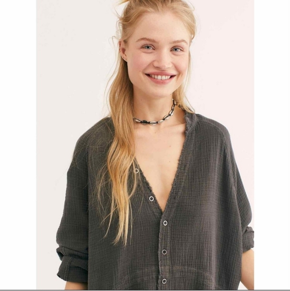 Free People We The Free Summer Daydream Buttondown shirt in gray - Picture 4 of 10
